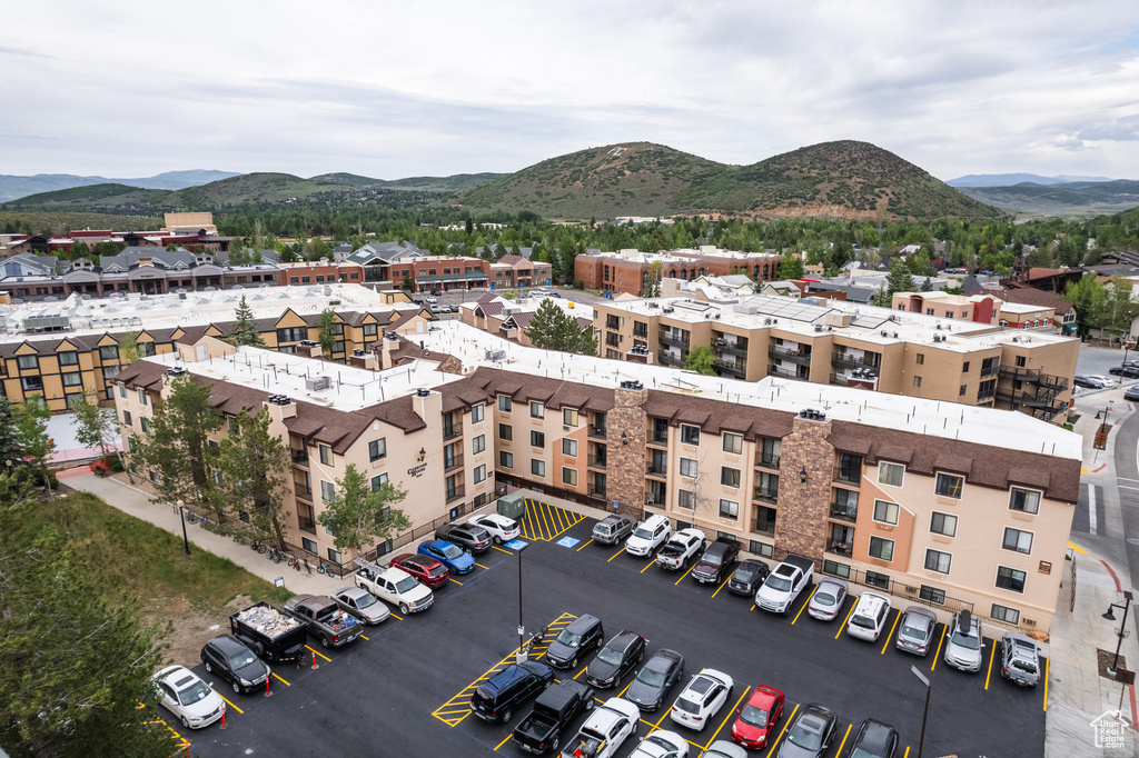 Birds eye view of property featuring a mountain view