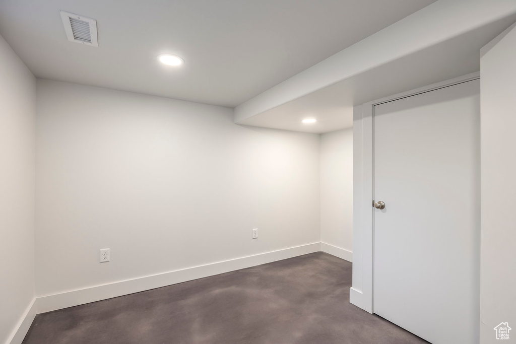 Finished basement featuring visible vents, recessed lighting, and baseboards
