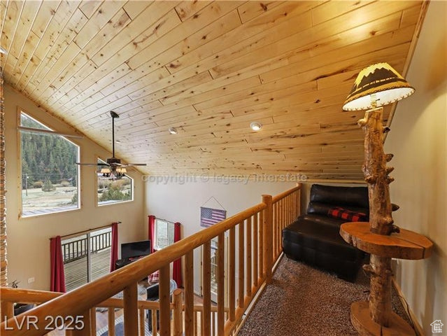 Hall with wooden ceiling and vaulted ceiling