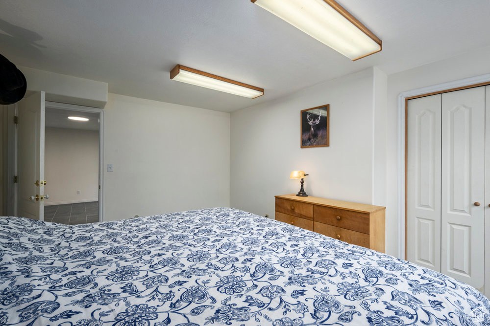 Tiled bedroom with a closet