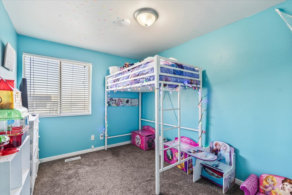 Bedroom with carpet flooring, baseboards, and visible vents