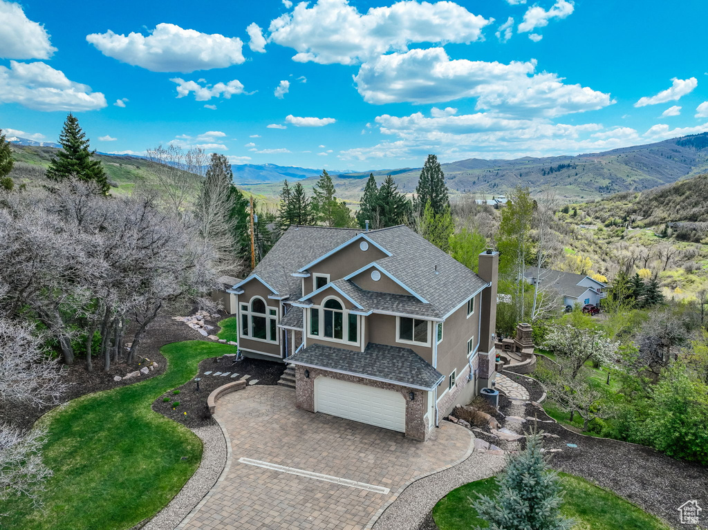 Bird's eye view with a mountain view