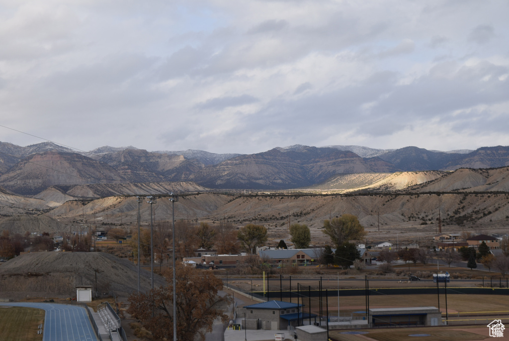 View of mountain feature