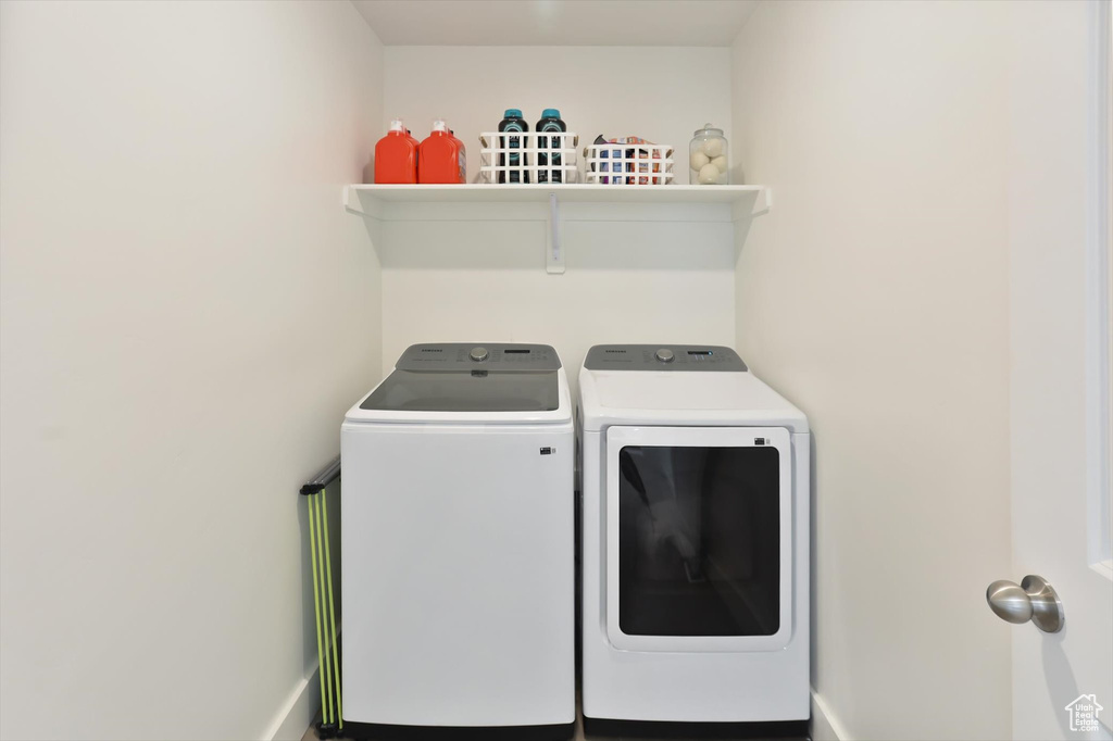 Laundry room featuring independent washer and dryer, laundry area, and baseboards