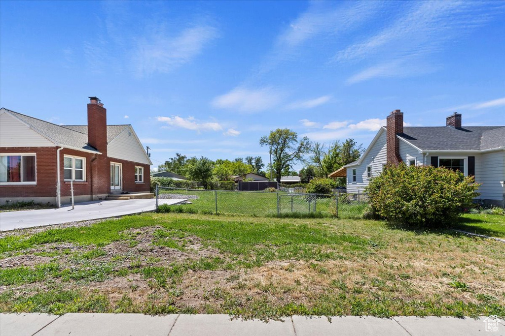 View of yard featuring a patio