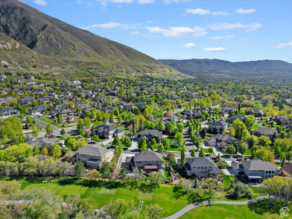 Bird\\\\\\\'s eye view with a residential view and a mountain view