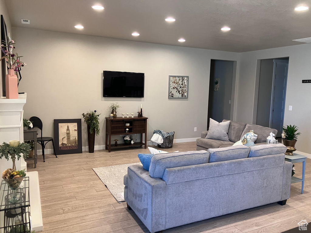 Living area featuring recessed lighting, baseboards, and light wood-type flooring