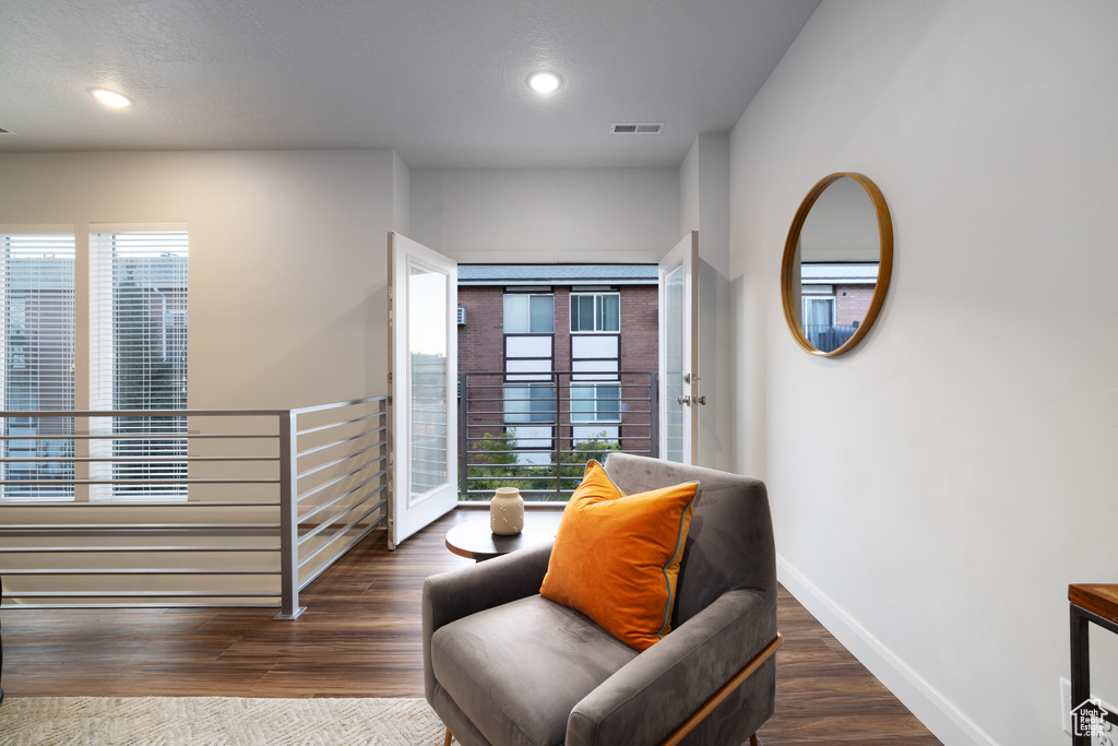 Sitting room featuring visible vents, recessed lighting, baseboards, and wood finished floors