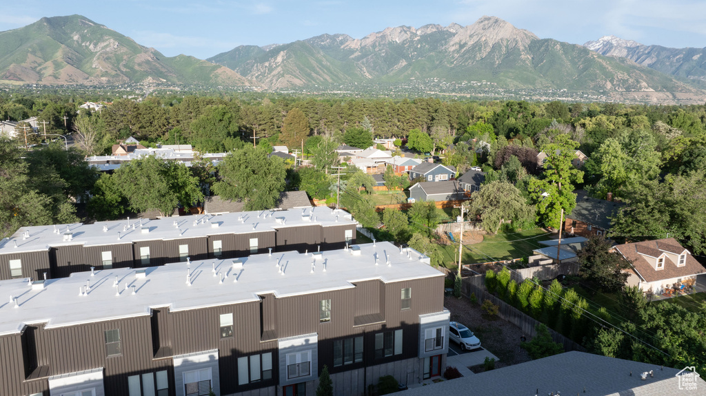 Drone / aerial view featuring a mountain view