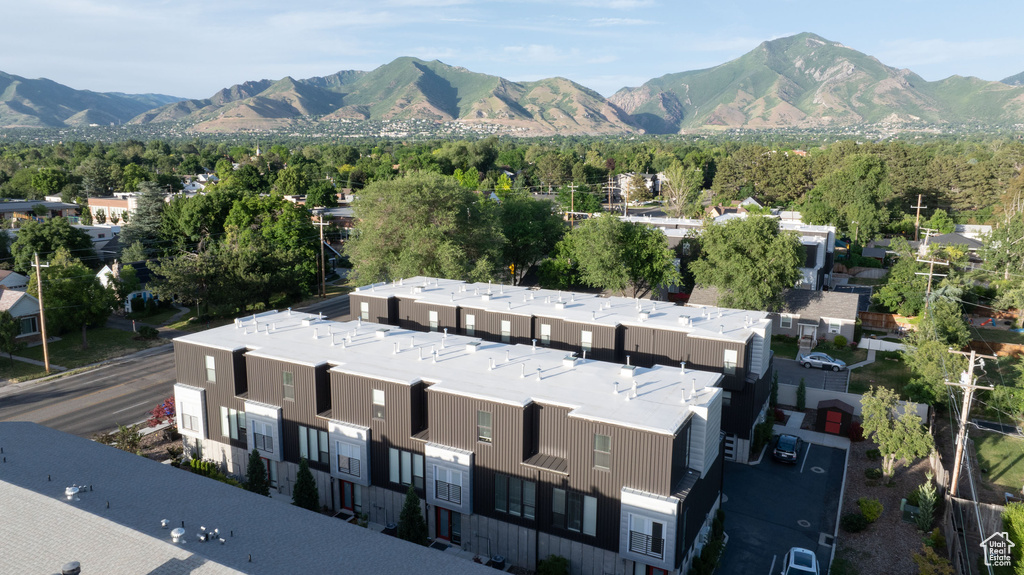 Bird's eye view with a mountain view