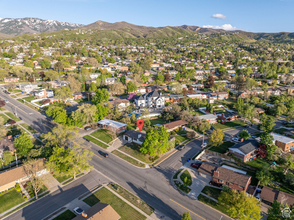Bird's eye view with a residential view and a mountain view