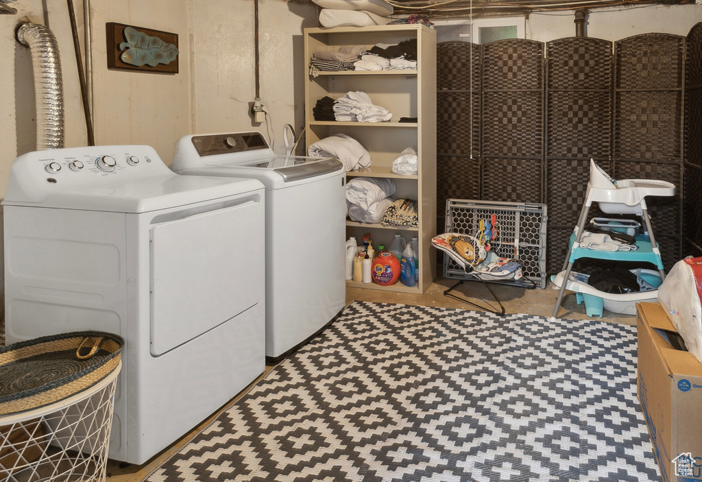 Washroom featuring independent washer and dryer