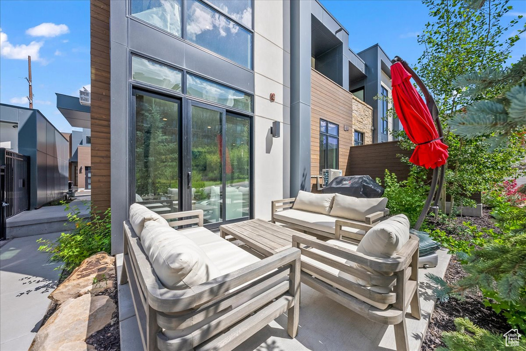 View of patio / terrace featuring an outdoor living space