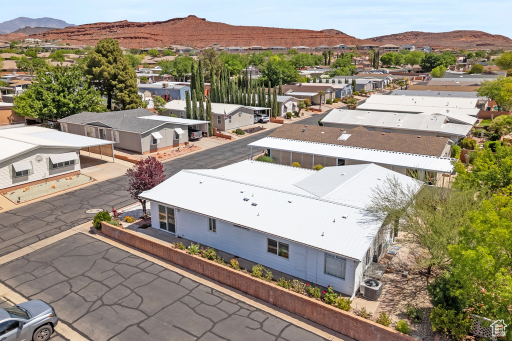 Bird's eye view featuring a residential view and a mountain view