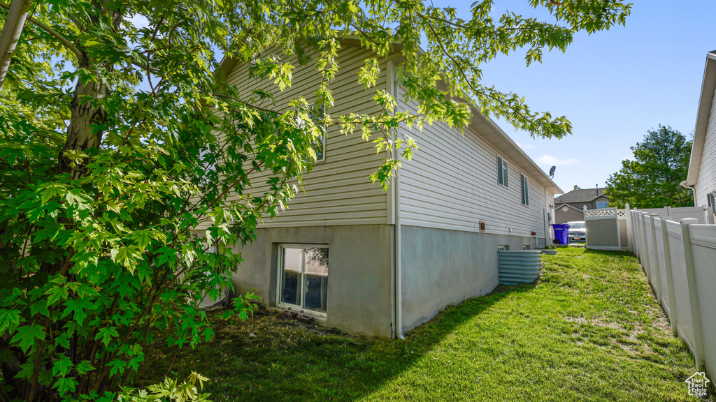 View of home's exterior