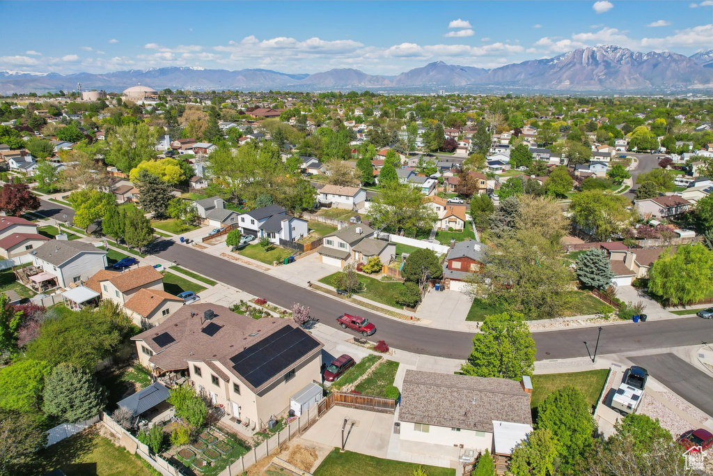 Bird\'s eye view with a residential view and a mountain view