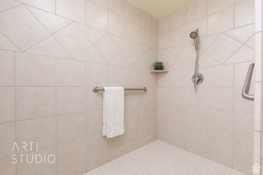 Full bath with tiled shower