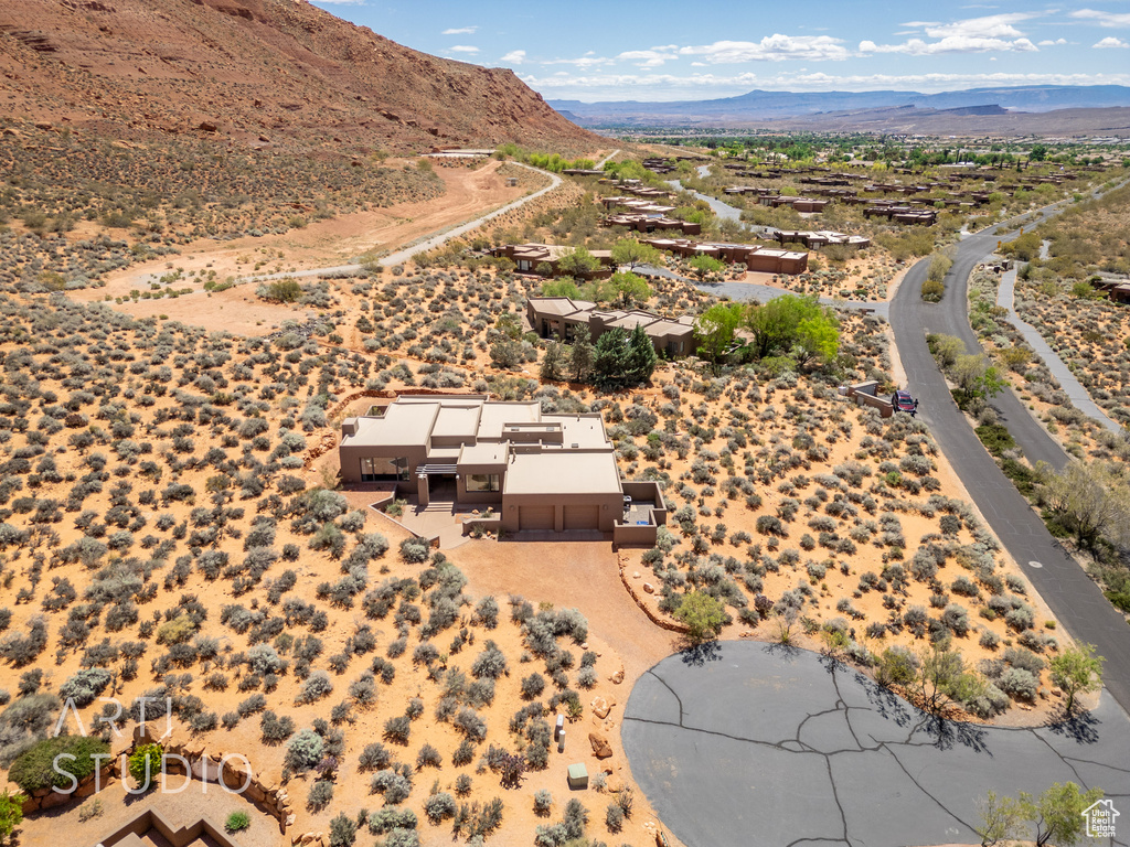 Bird\\\'s eye view featuring a mountain view