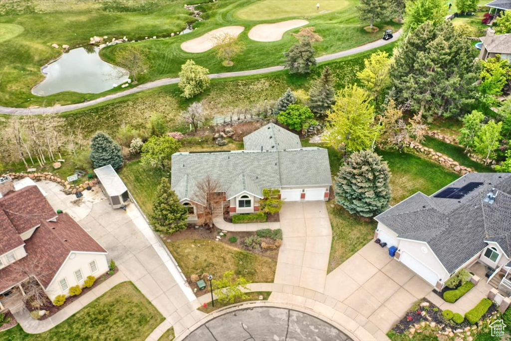 Bird\\\'s eye view with view of golf course