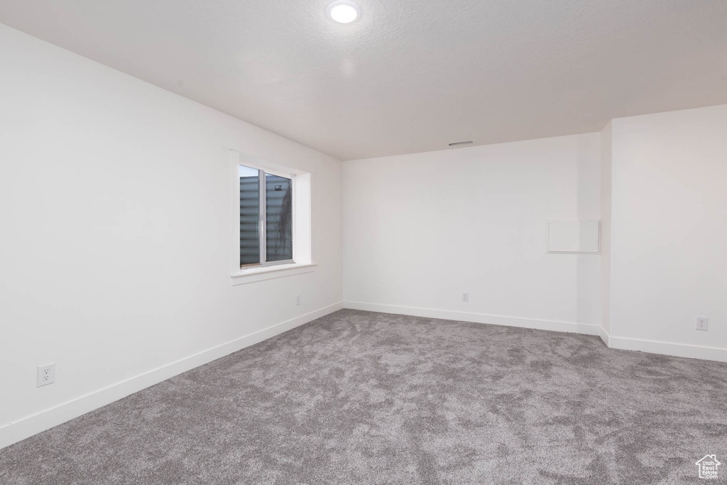 Unfurnished room with carpet floors and baseboards