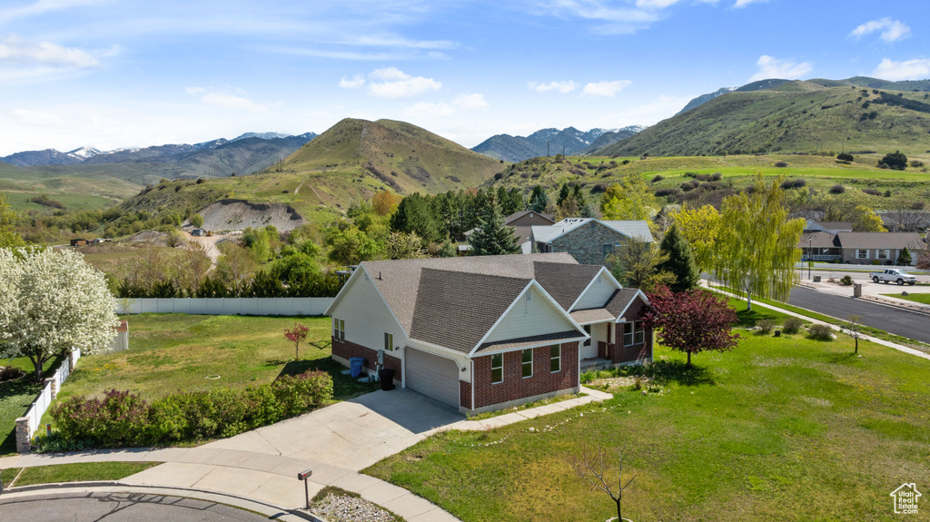 Birds eye view of property featuring a mountain view