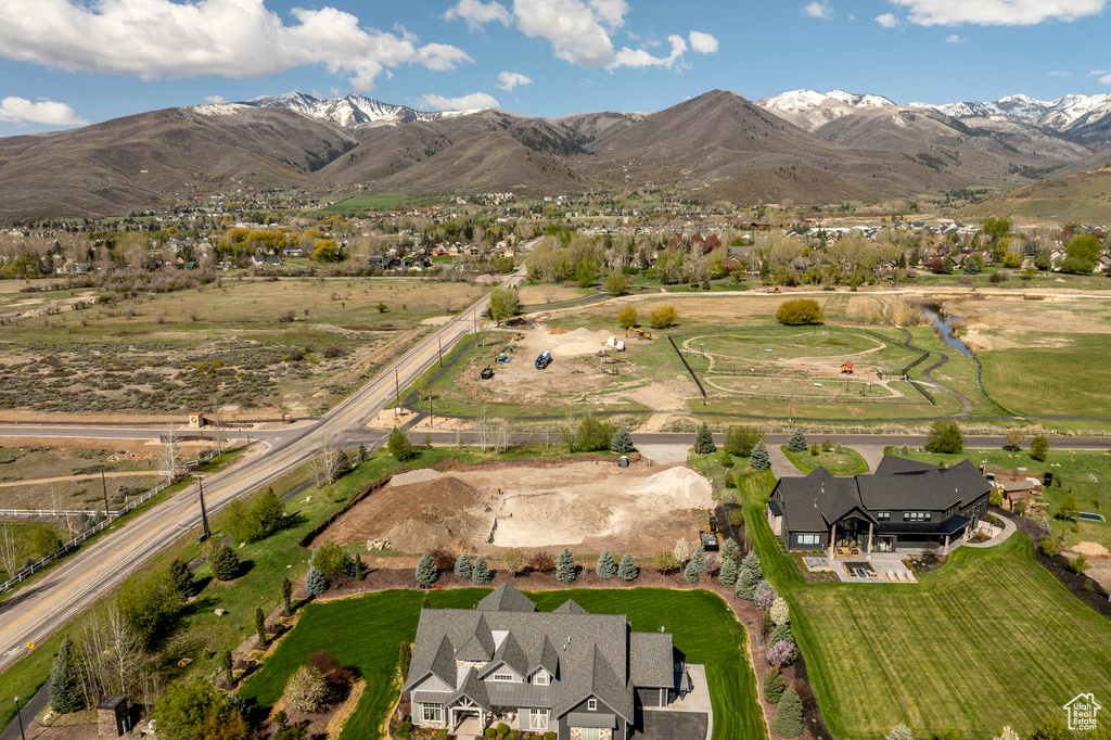 Drone / aerial view featuring a mountain view