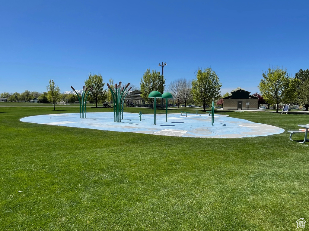 View of home\\\'s community with a yard