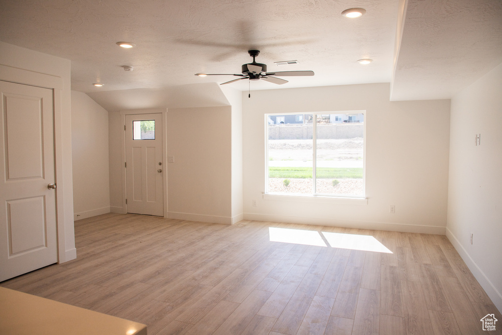 Foyer with ceiling fan, light wood finished floors, and recessed lighting