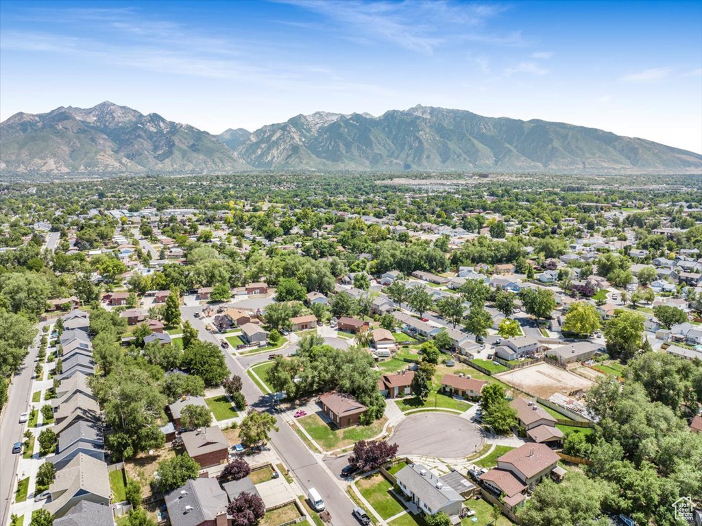 Bird's eye view featuring a residential view and a mountain view