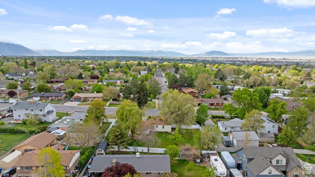 Bird's eye view featuring a residential view and a mountain view