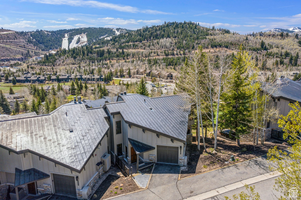 Bird\'s eye view featuring a mountain view