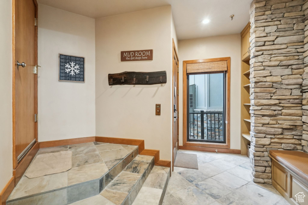 Entryway featuring baseboards