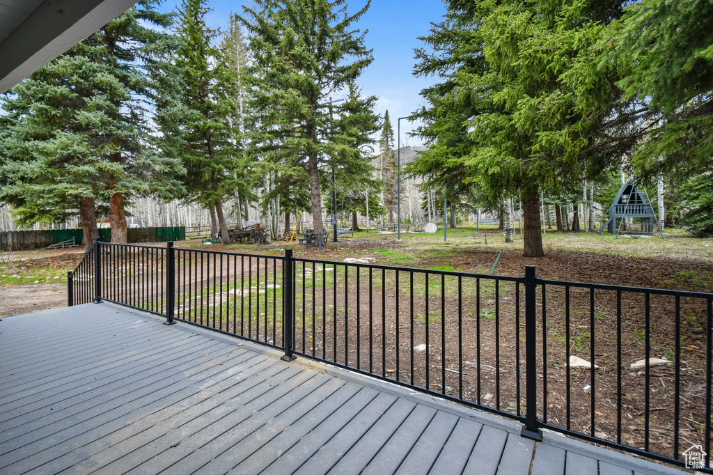Deck featuring fence