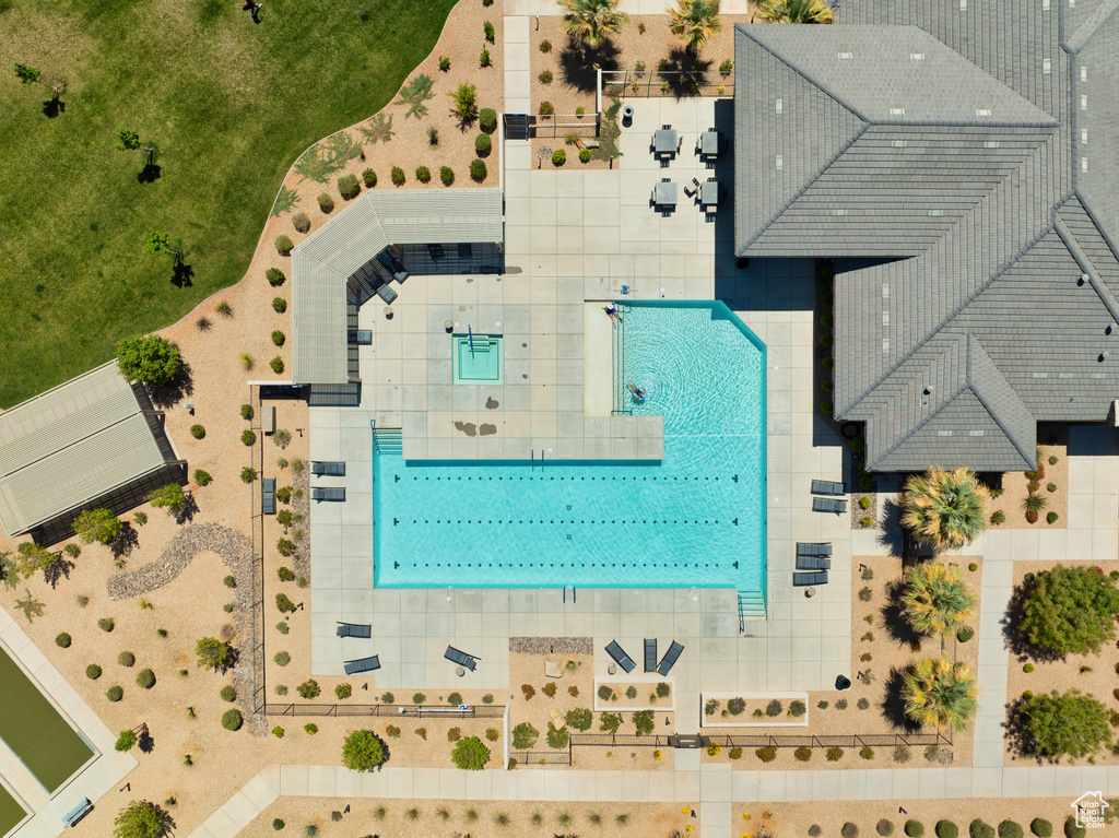 Birds eye view of property