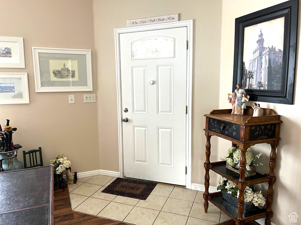 Entrance foyer featuring baseboards and light tile patterned flooring