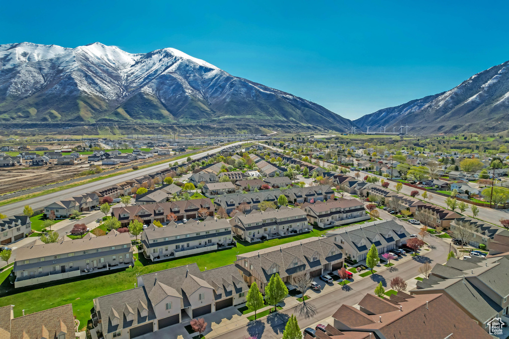 Bird's eye view featuring a residential view and a mountain view