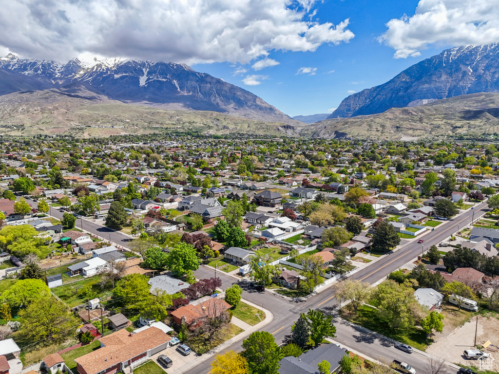 Bird's eye view featuring a residential view and a mountain view