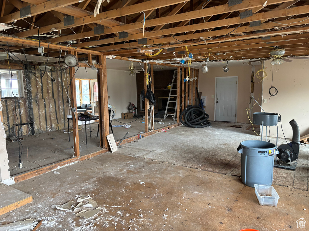 Basement featuring ceiling fan