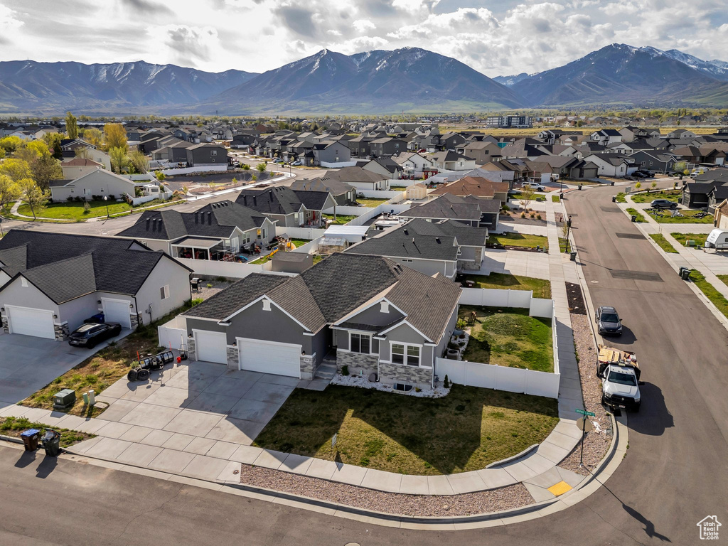 Birds eye view of property featuring a residential view and a mountain view