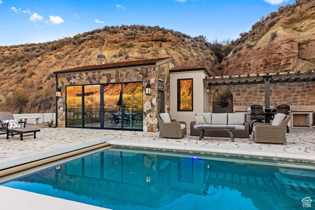 Outdoor pool featuring an outdoor hangout area, a mountain view, a pergola, and a patio