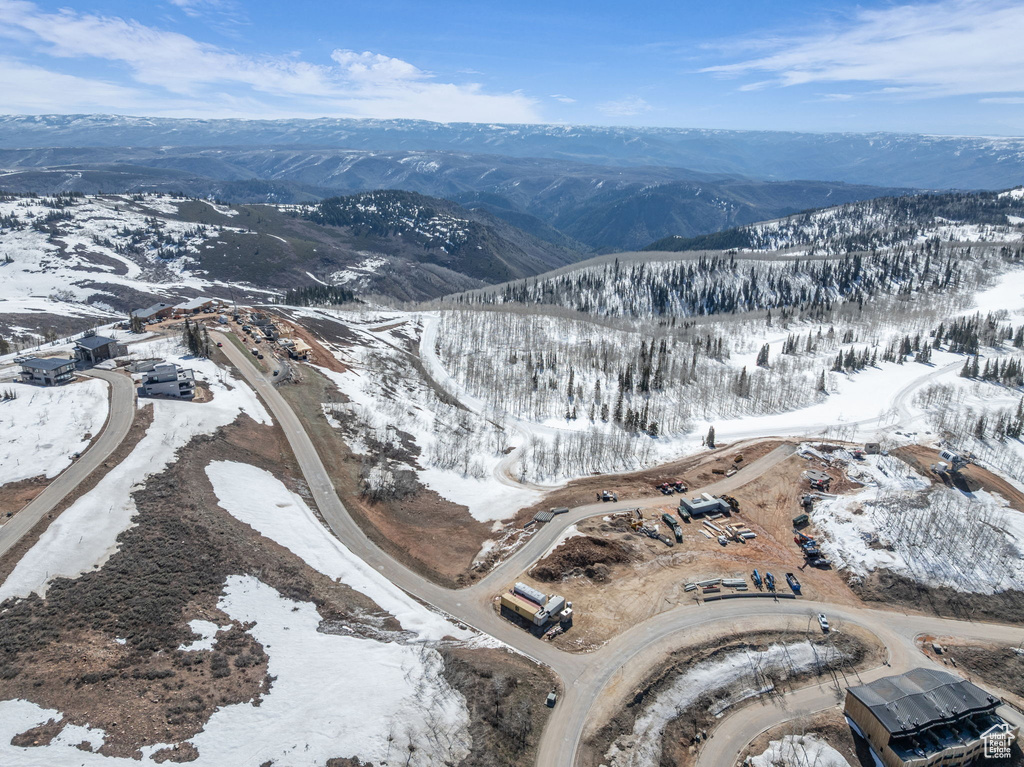 Snowy aerial view featuring a mountain view