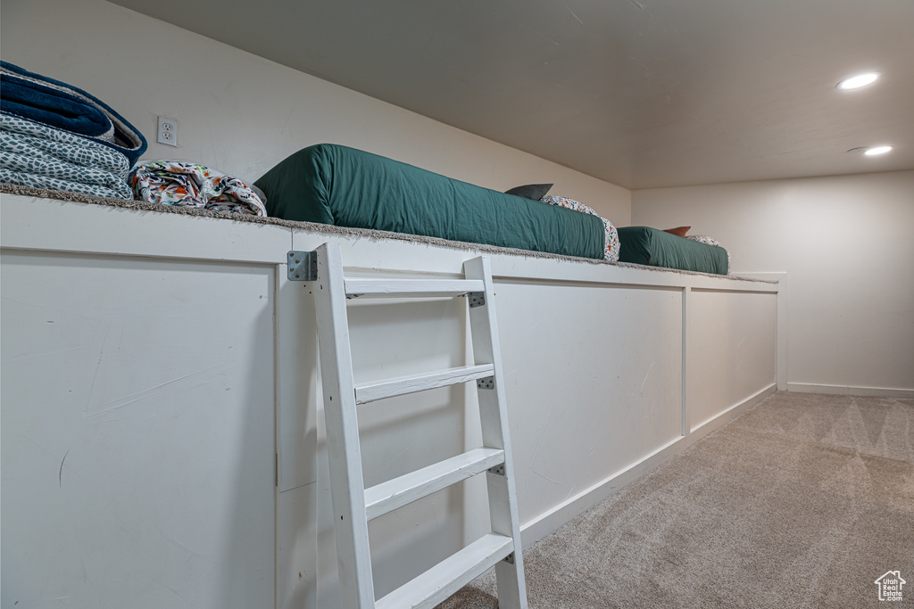 Room details with baseboards, carpet, and recessed lighting