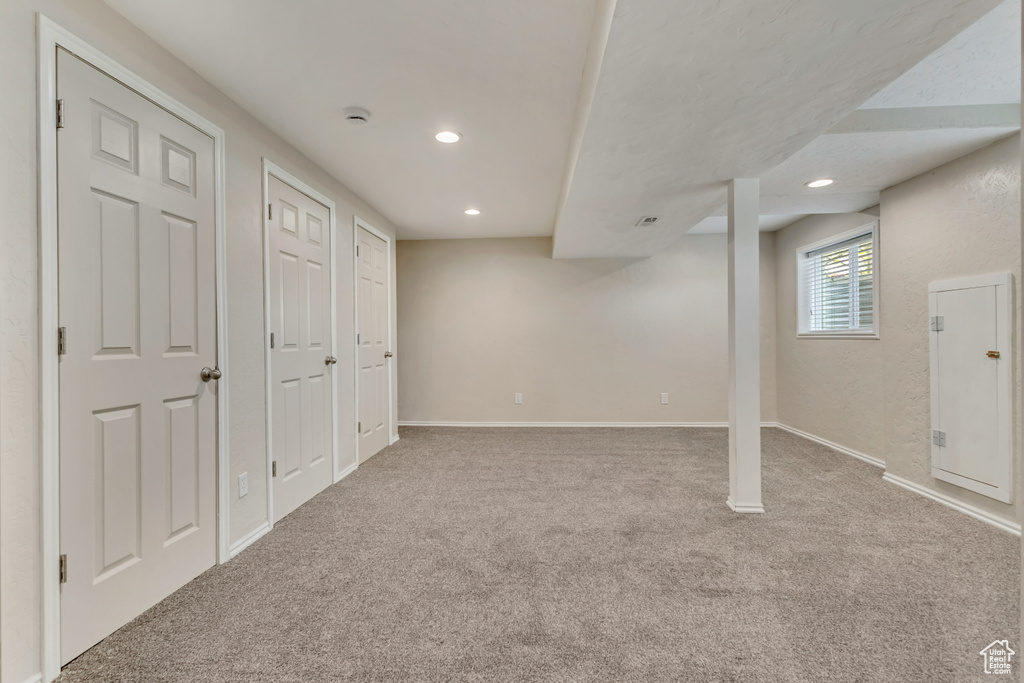 Basement with carpet flooring, recessed lighting, and baseboards