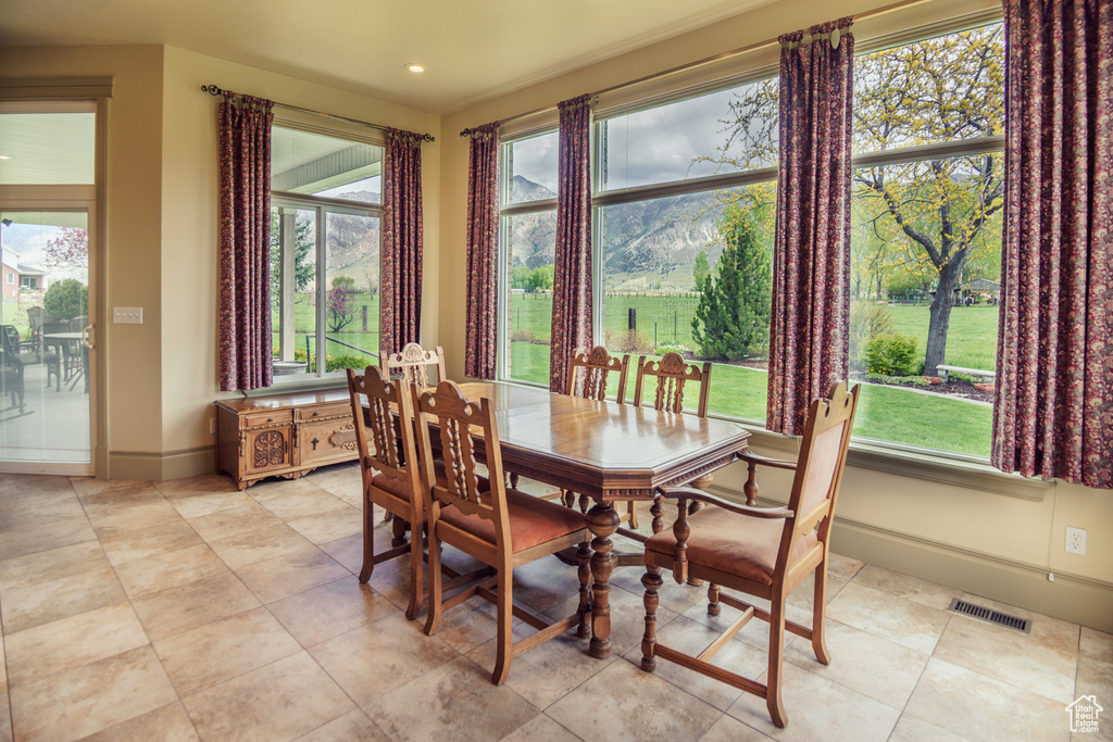 Dining space featuring recessed lighting, baseboards, visible vents, and light tile patterned floors