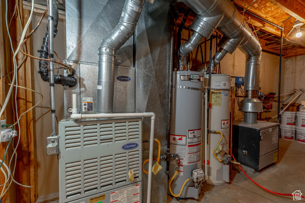 Utility room with heating unit and water heater