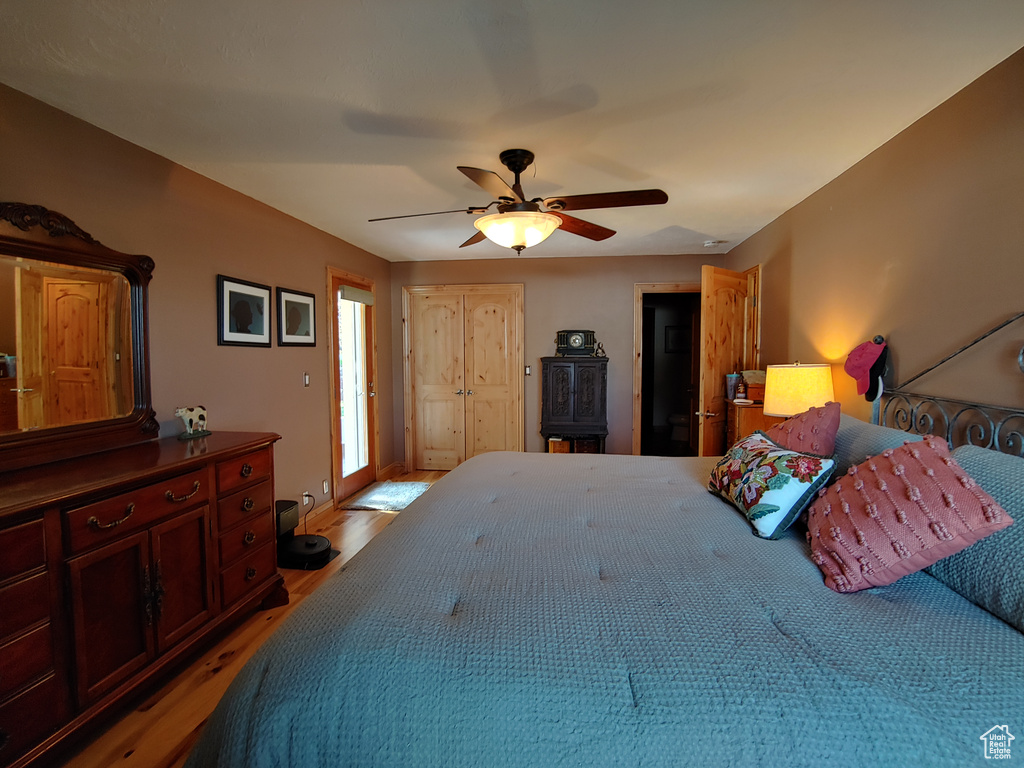 Bedroom featuring light wood-style floors, a ceiling fan, and a closet