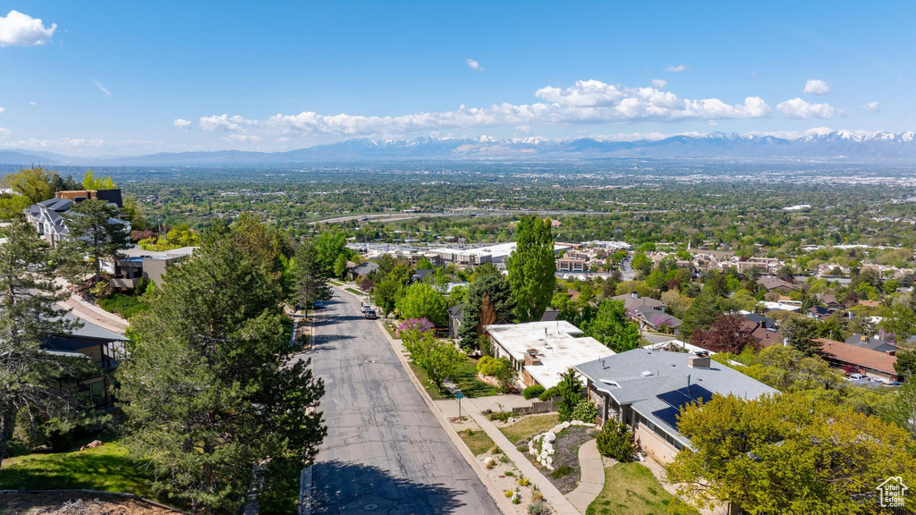 Birds eye view of property featuring a mountain view