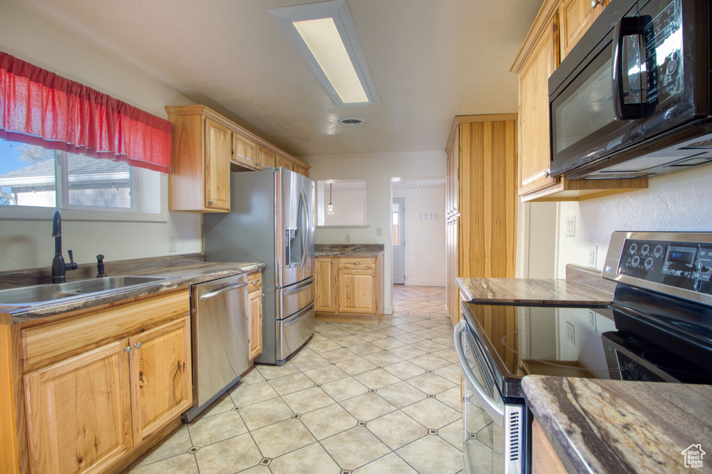 Kitchen featuring visible vents, a sink, and appliances with stainless steel finishes
