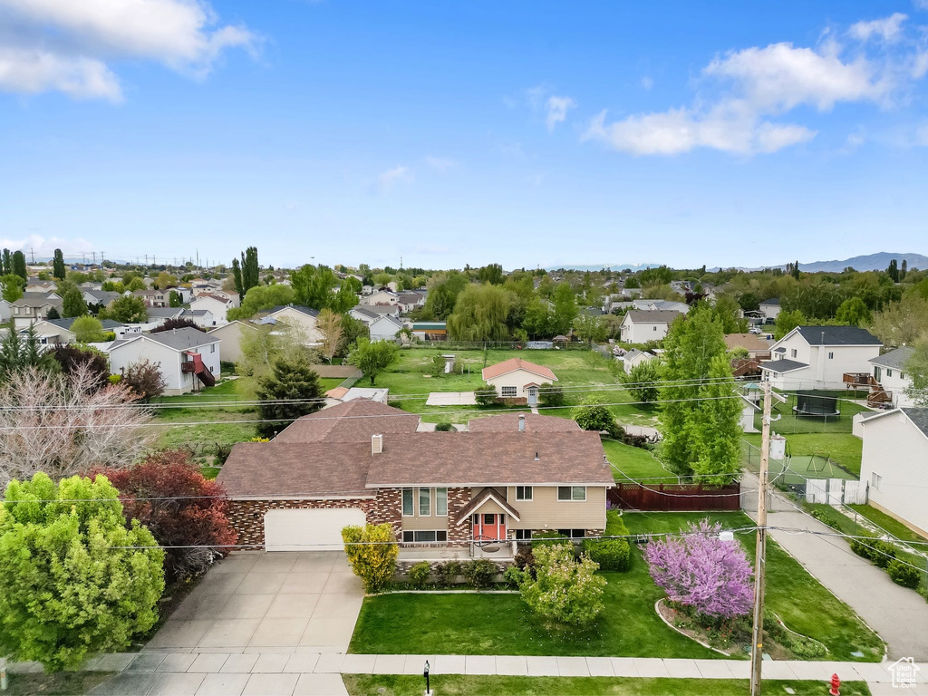Birds eye view of property featuring a residential view