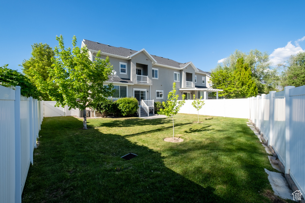 View of yard featuring a residential view